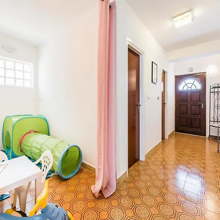 Hope St - Two Bedroom With Balcony