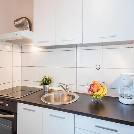 Hope St - Two Bedroom With Balcony Split