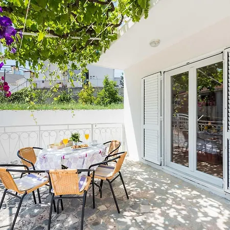 Hope St - Two Bedroom With Balcony