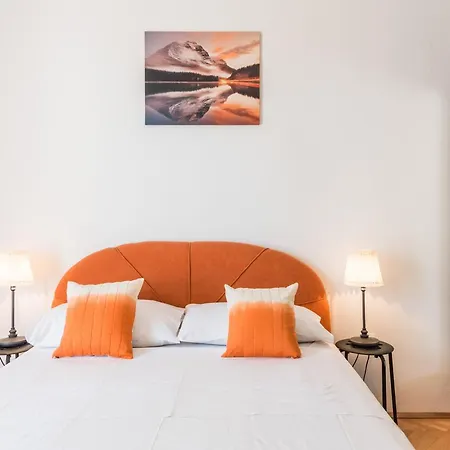 Hope St - Two Bedroom With Balcony * Split